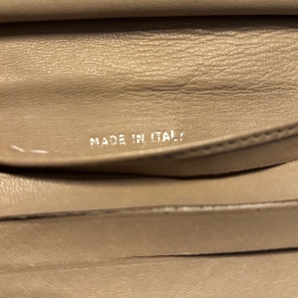 CHANEL Travel Line Cream Wallet with CC Logo - Picture 4 of 6